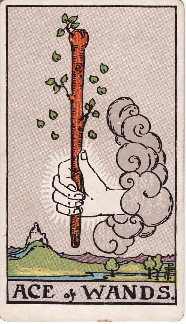 A gravura da carta Ás de Paus no baralho de tarot Rider-Waite-Smith