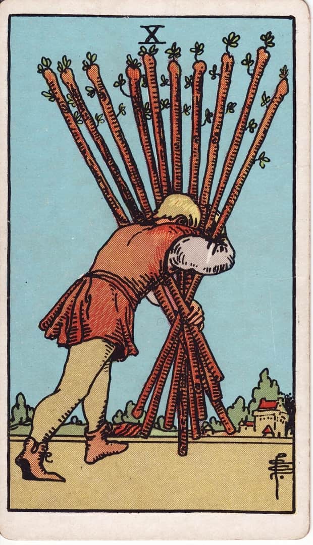 A gravura da carta Dez de Paus no baralho de tarot Rider-Waite-Smith