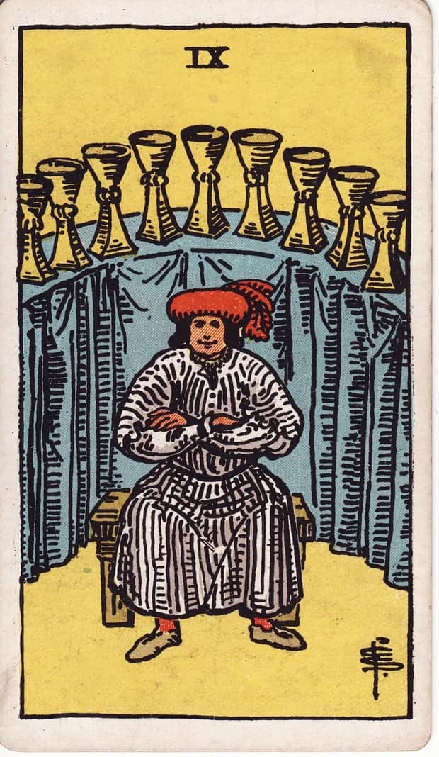 A gravura da carta Nove de Copas no baralho de tarot Rider-Waite-Smith