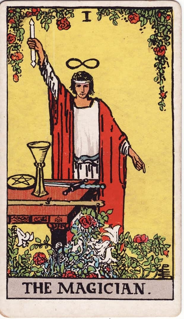 A gravura da carta O Mago no baralho de tarot Rider-Waite-Smith
