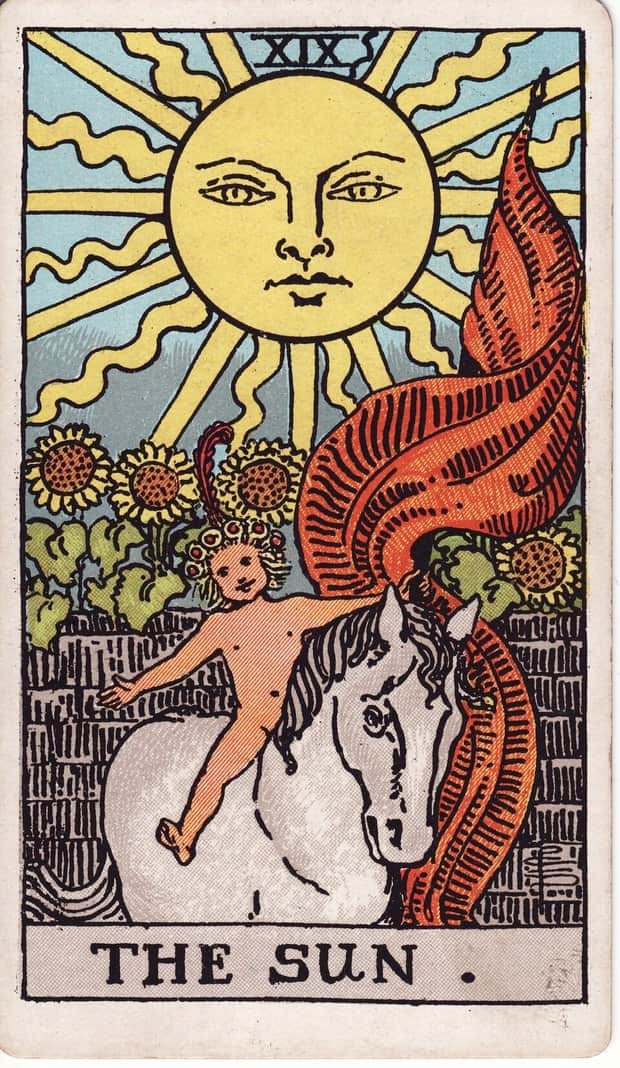 A gravura da carta O Sol no baralho de tarot Rider-Waite-Smith