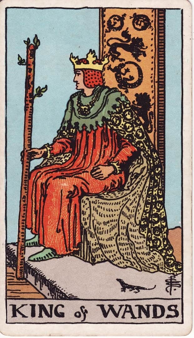 A gravura da carta Rei de Paus no baralho de tarot Rider-Waite-Smith