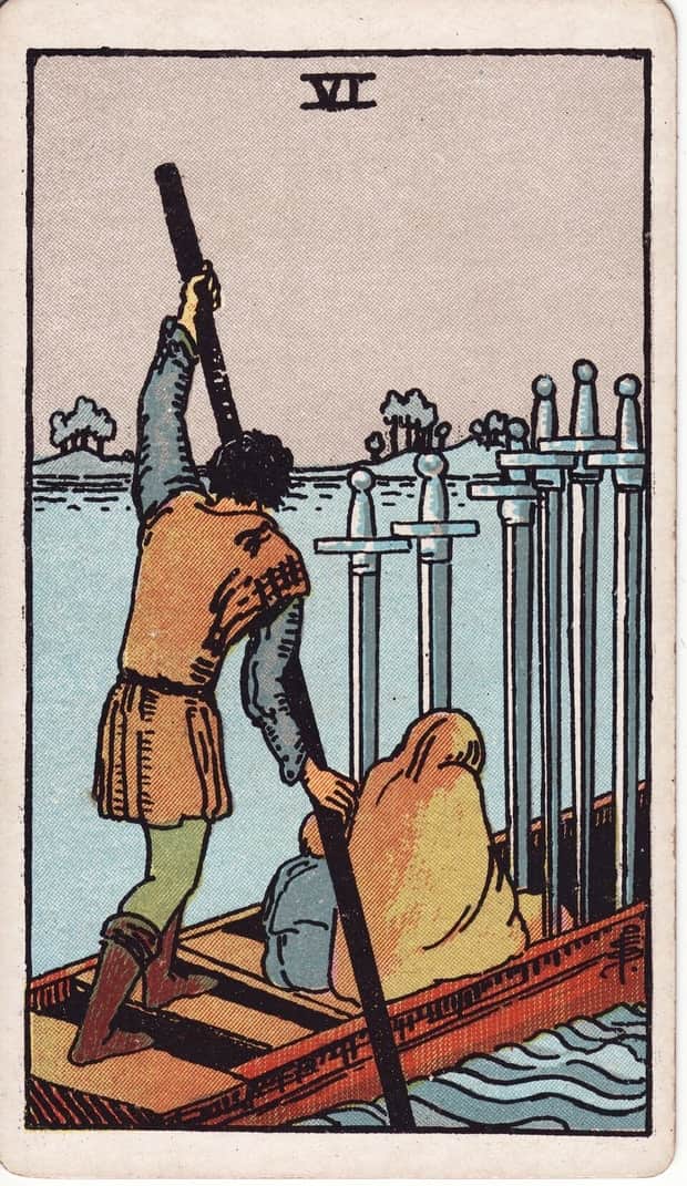 A gravura da carta Seis de Espadas no baralho de tarot Rider-Waite-Smith