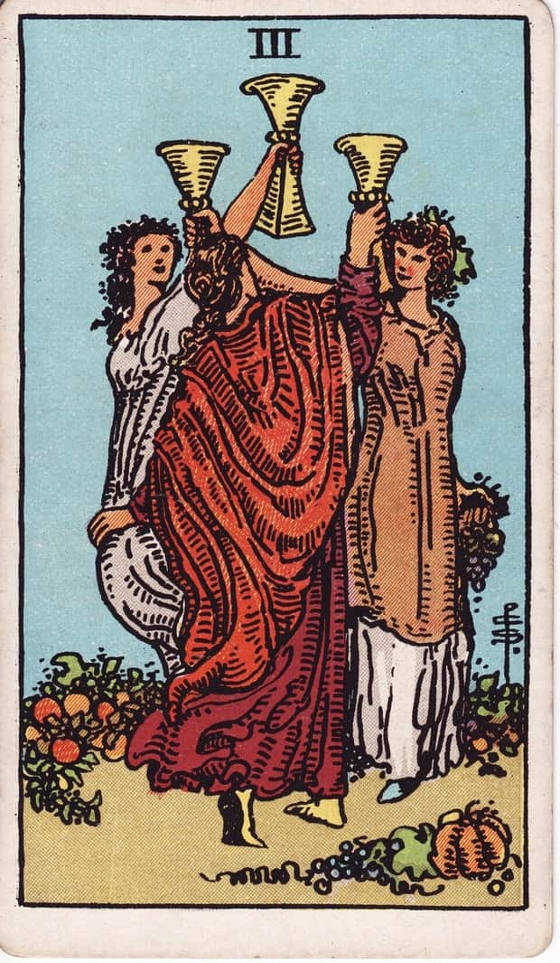 A gravura da carta Três de Copas no baralho de tarot Rider-Waite-Smith