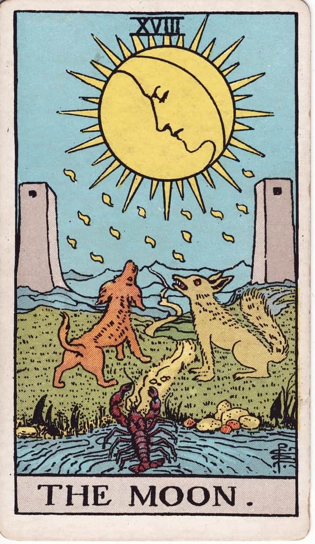 A gravura da carta A Lua no baralho de tarot Rider-Waite-Smith